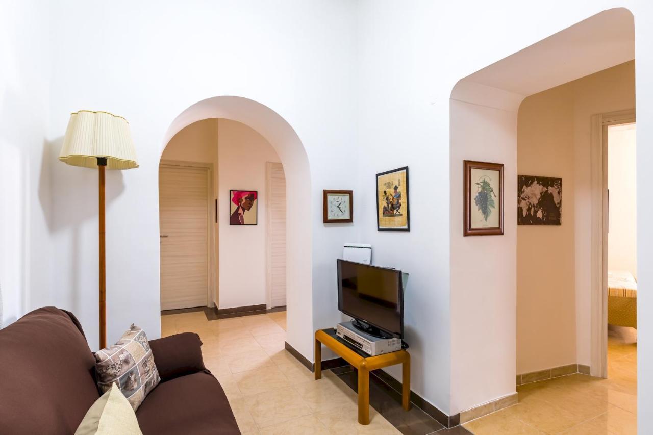 Rione Emanuele III - 4 Bedroom Apartment Неаполь Экстерьер фото