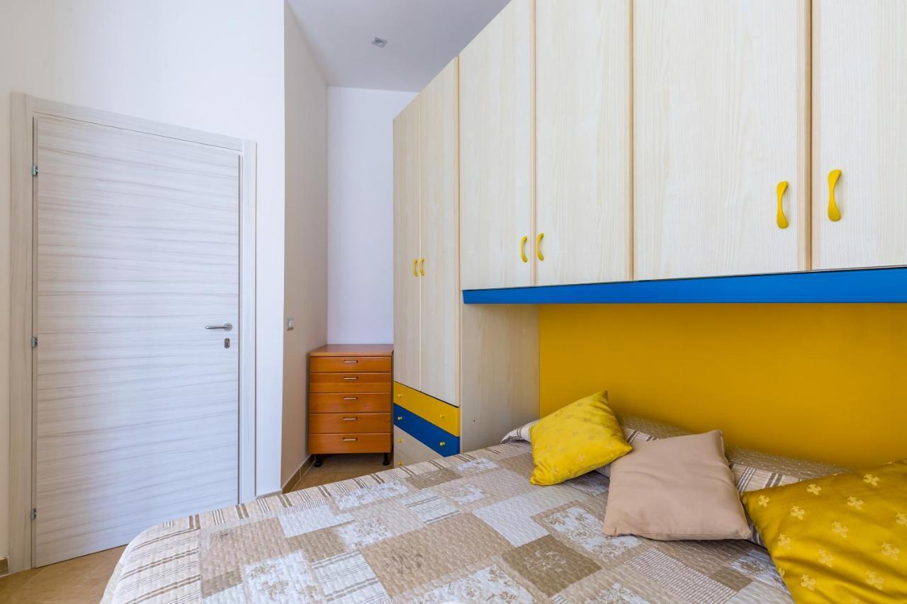 Rione Emanuele III - 4 Bedroom Apartment Неаполь Экстерьер фото